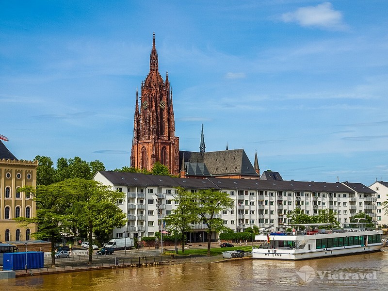 AMSTERDAM – COLOGNE – LUXEMBOURG – BELVAL 	(Ăn ba bữa)